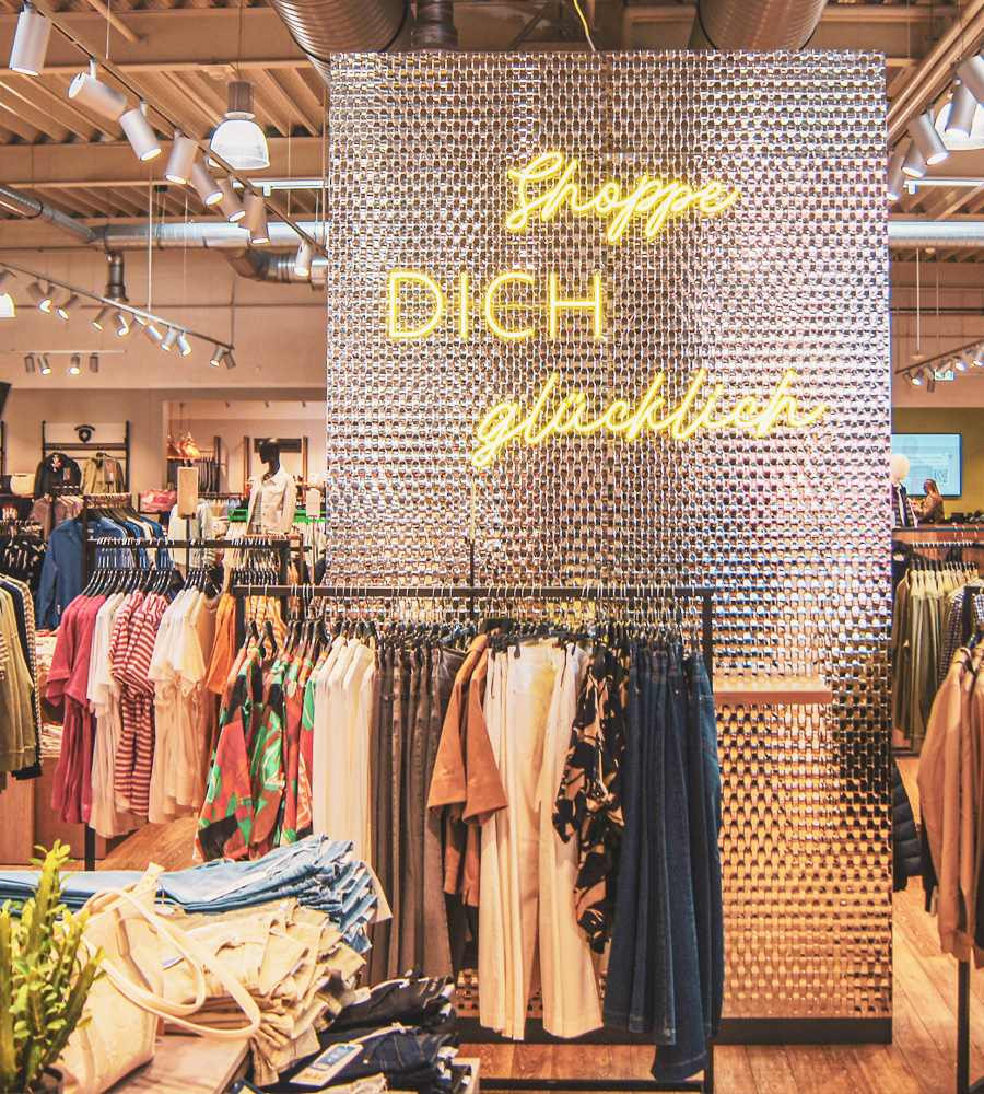 Robert Ley Fashion Store Würselen - Damenabteilung