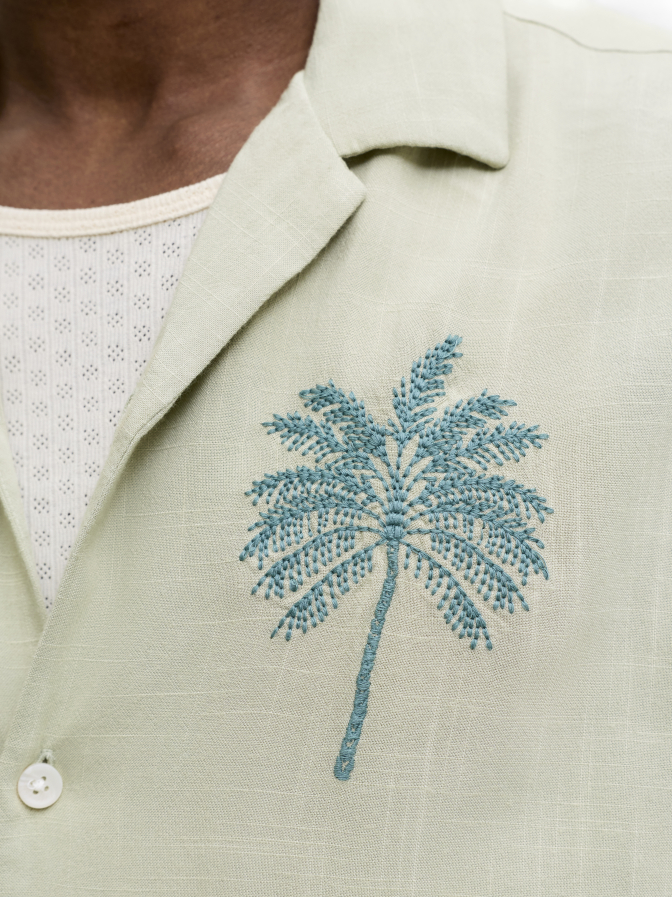 Jack & Jones Kurzarmhemd mit Palmenstickerei bei Robert Ley