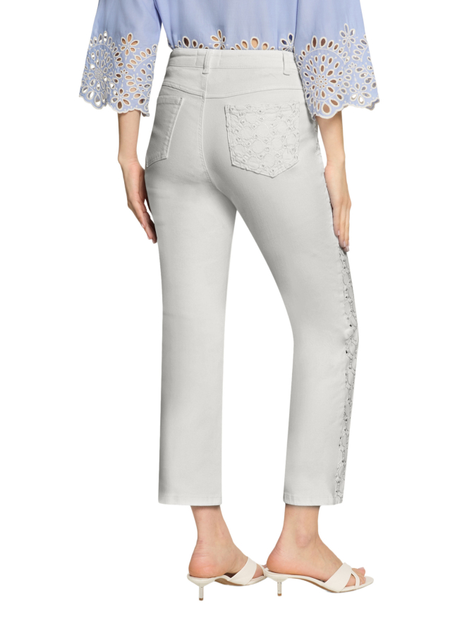 Cartoon Relaxed Fit Jeans  LAEnge bei Robert Ley