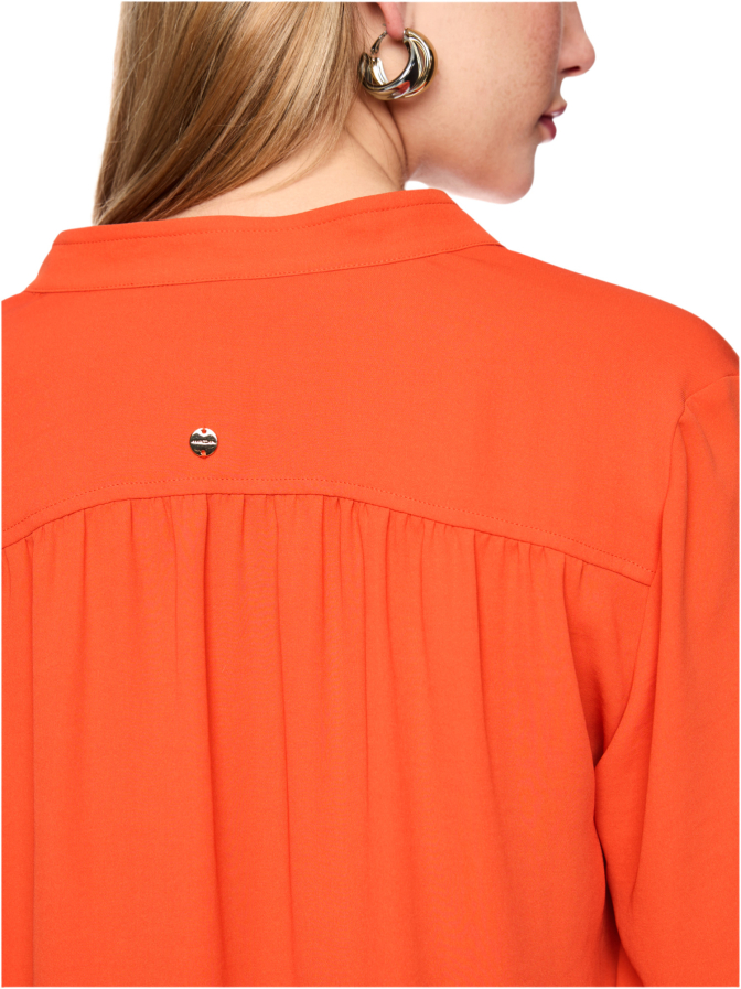 Marc Cain Blusenshirt mit Schmuckknopf bei Robert Ley