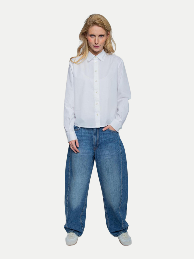 Emily Van Den Bergh Puristische Damenbluse bei Robert Ley