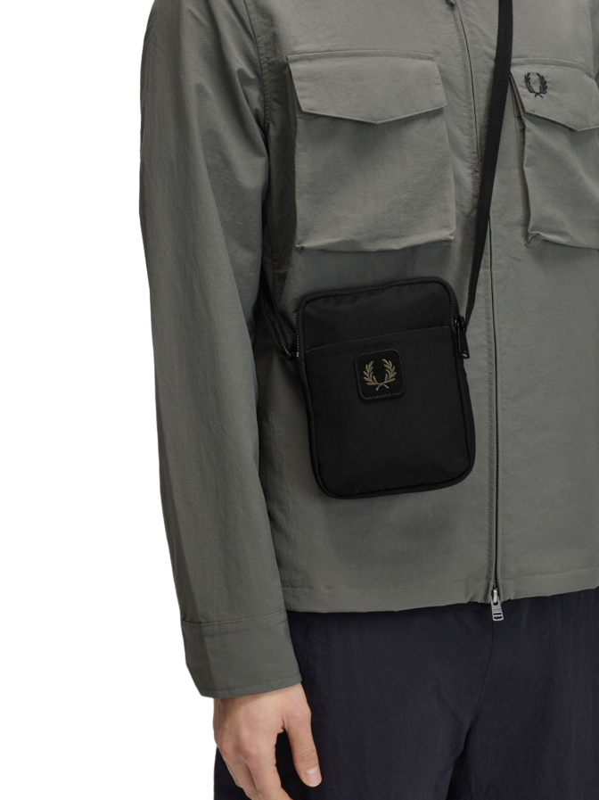 Fred Perry Umhängetasche in Knitteroptik bei Robert Ley