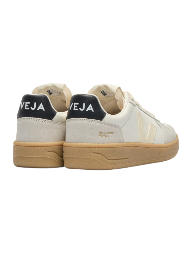 Veja Sneaker V-82 bei Robert Ley