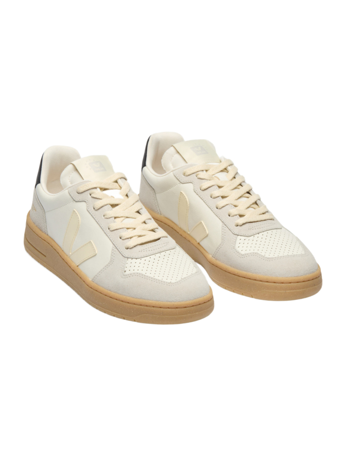 Veja Sneaker V-82 bei Robert Ley