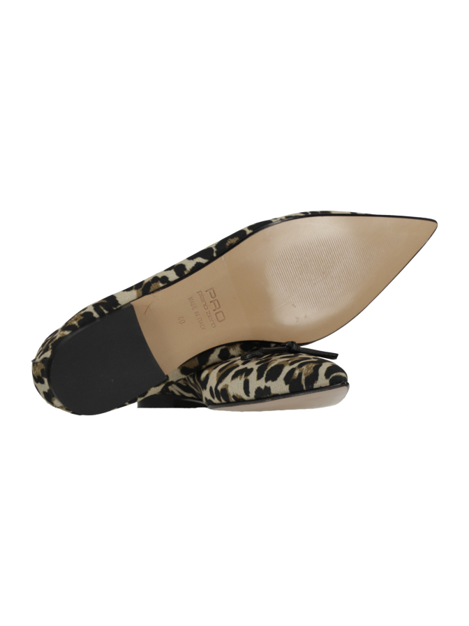 Pao Leo-Ballerina bei Robert Ley