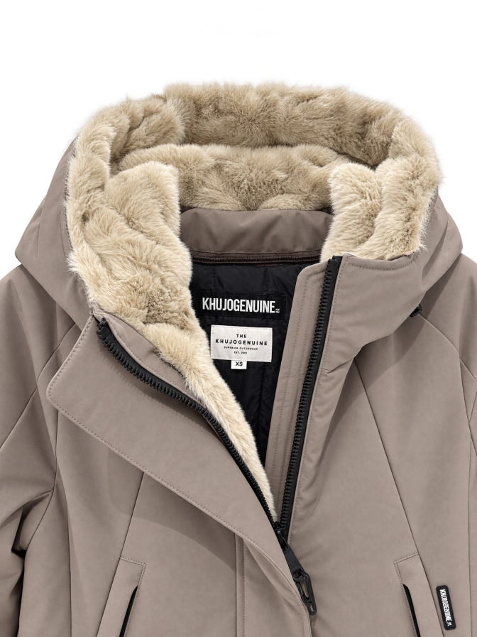 Khujo Parka Ciela bei Robert Ley