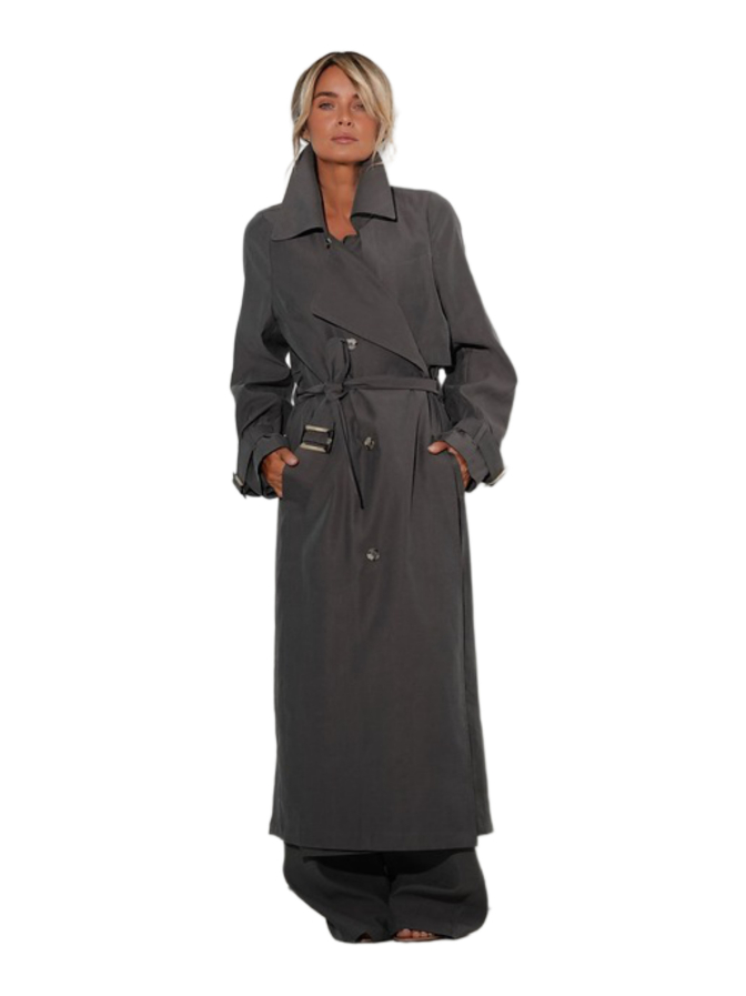 Gitta Banko Trenchcoat Sumi bei Robert Ley