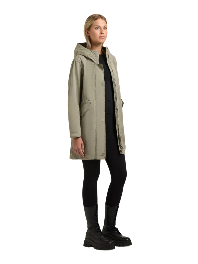Khujo Parka Nika bei Robert Ley