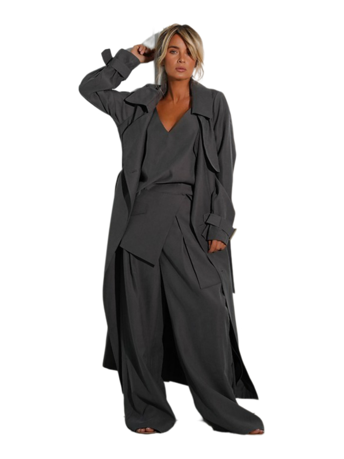 Gitta Banko Trenchcoat Sumi bei Robert Ley