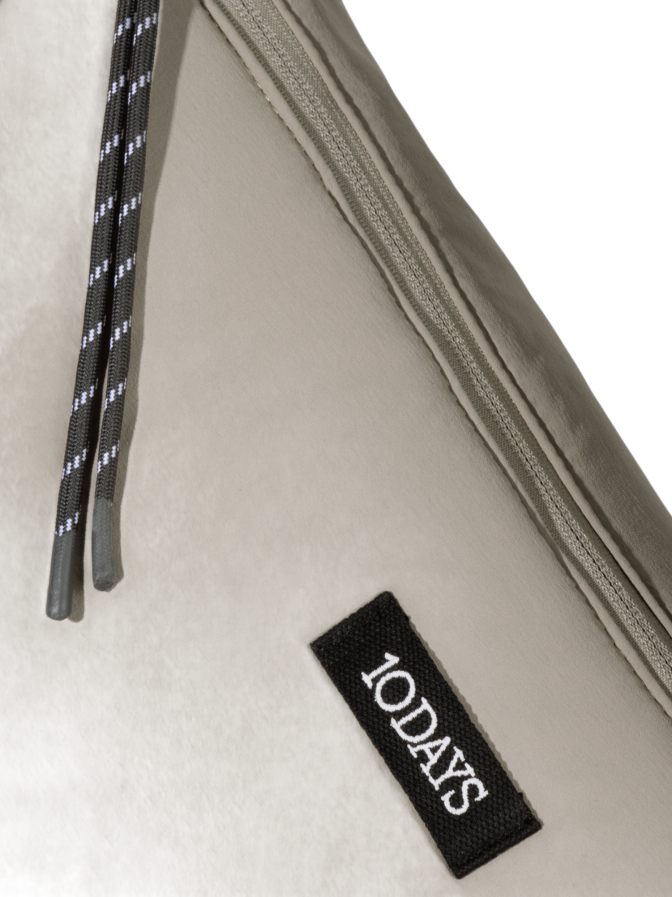 10 Days Dreieckige Travel Bag bei Robert Ley