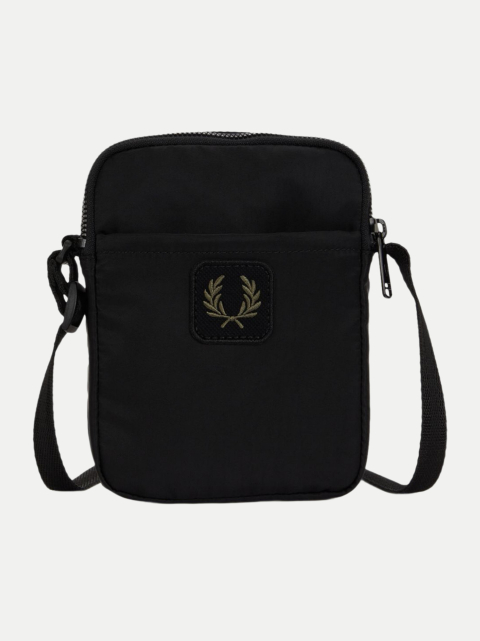 Fred Perry Umhängetasche in Knitteroptik bei Robert Ley