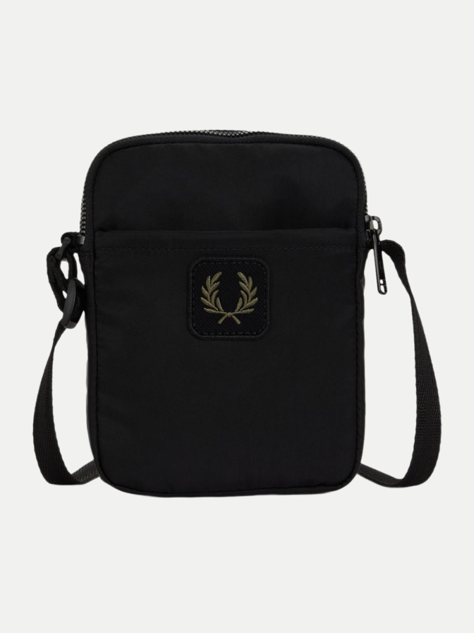 Fred Perry Umhängetasche in Knitteroptik bei Robert Ley