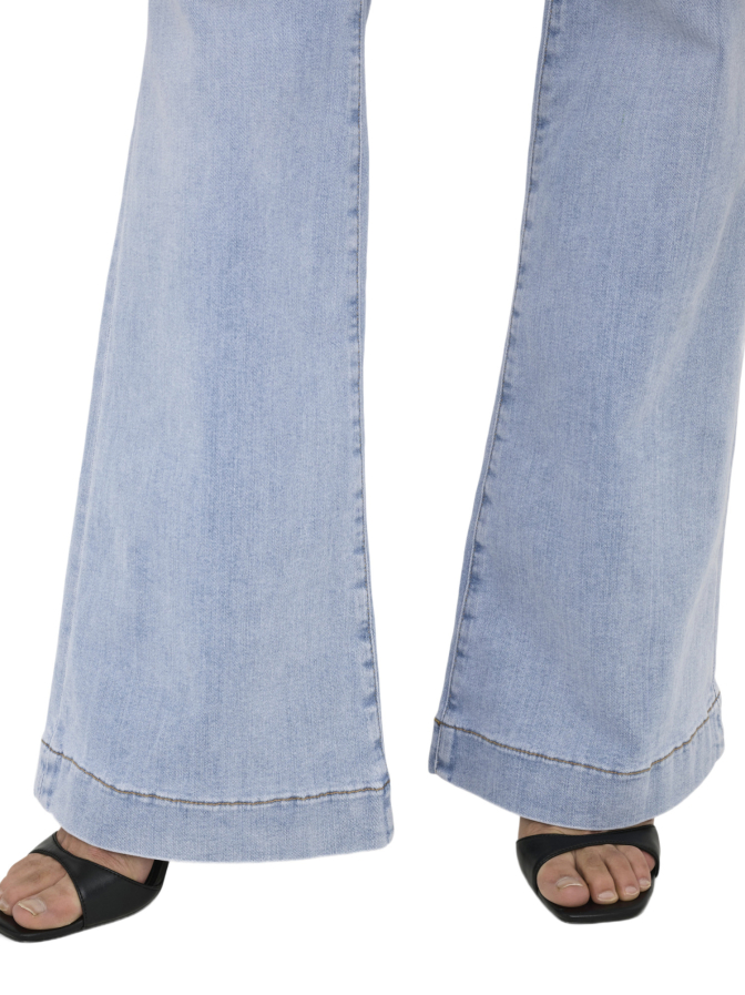Only ONLBLUSH MD RETRO FLARED DNM DIA322 bei Robert Ley