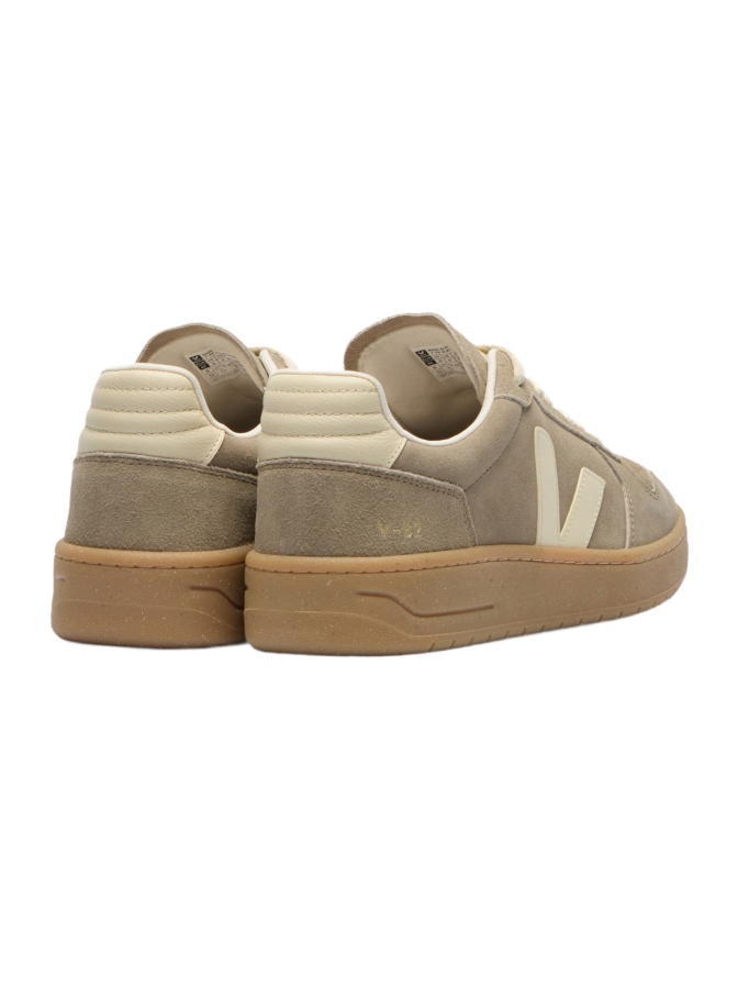 Veja Sneaker V-82 bei Robert Ley