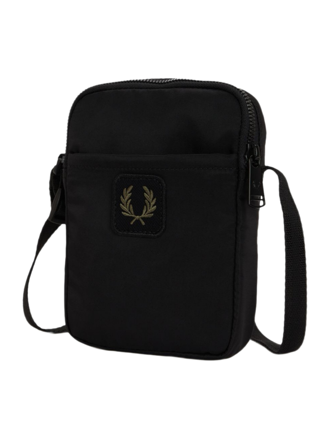 Fred Perry Umhängetasche in Knitteroptik bei Robert Ley