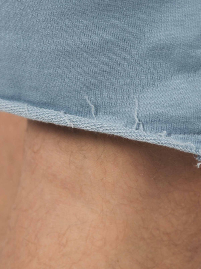 Kleinigkeit Shorts Leonardo Dikaputtio bei Robert Ley