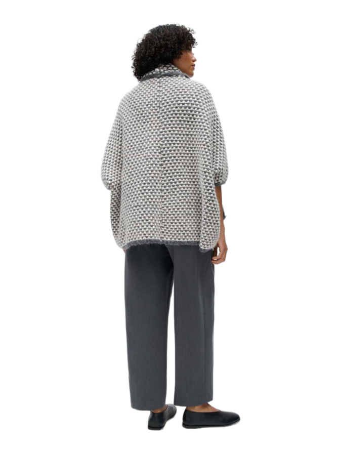 Opus Strickcape Amaryllis bei Robert Ley
