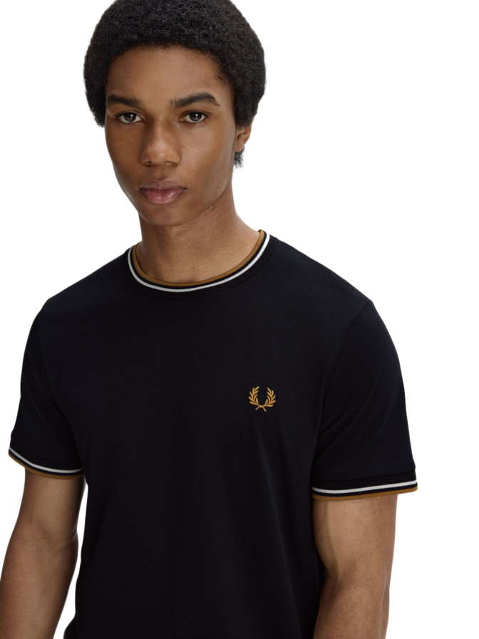 Fred Perry T-Shirt mit Doppelstreifen bei Robert Ley