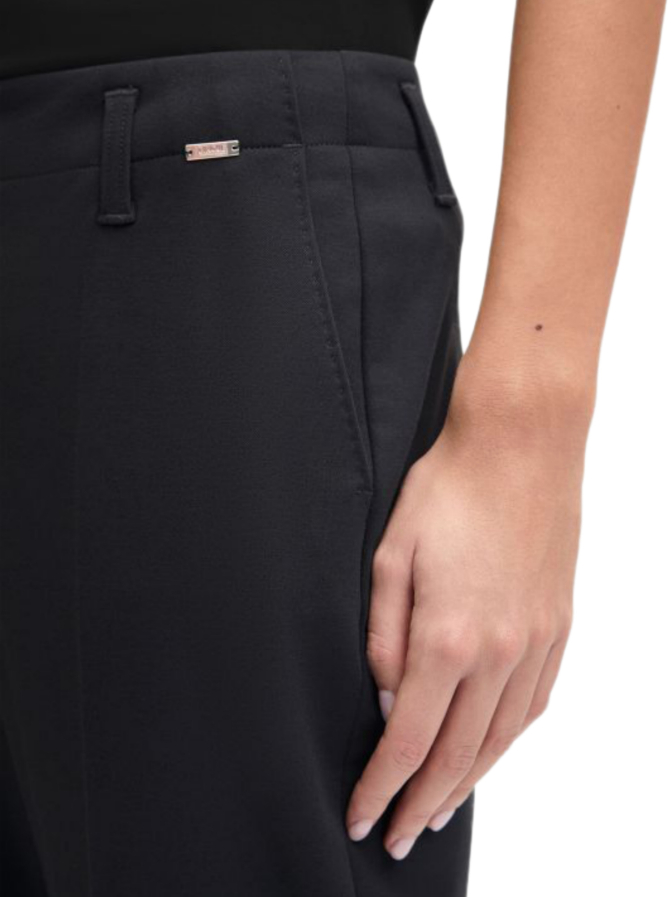 Cinque Hose CIHAMELINA in Zigarettenform bei Robert Ley