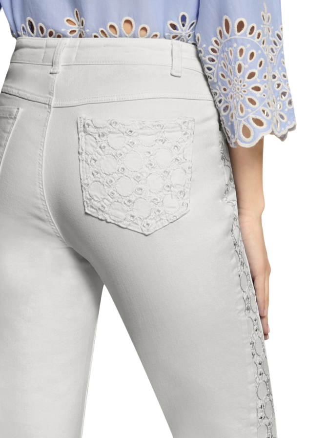 Cartoon Relaxed Fit Jeans  LAEnge bei Robert Ley