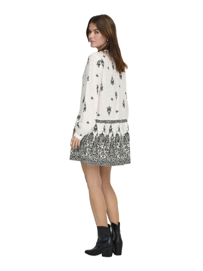 Only Kleid bei Robert Ley
