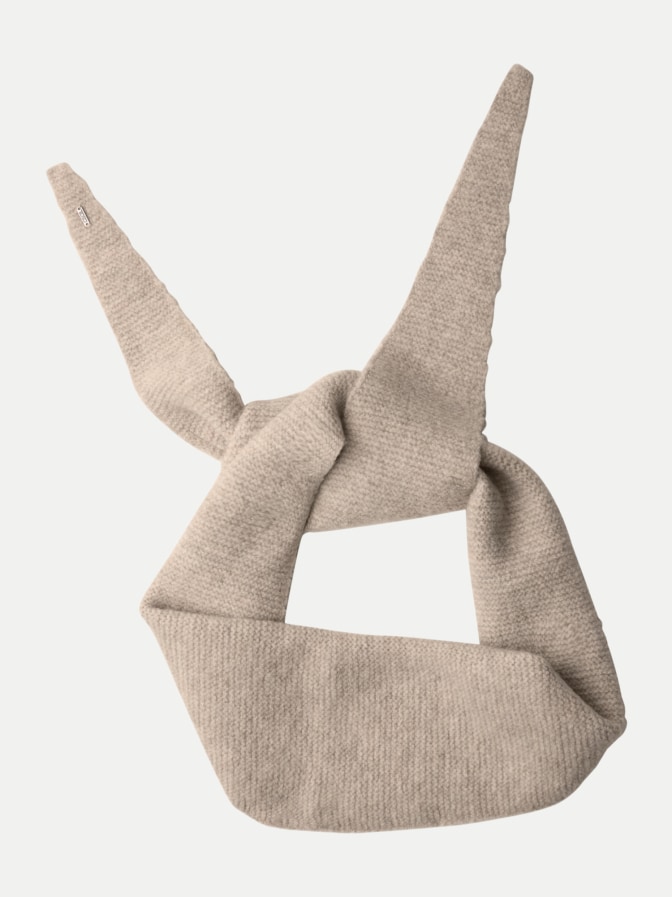 Cecil Schal in Diamantenform bei Robert Ley
