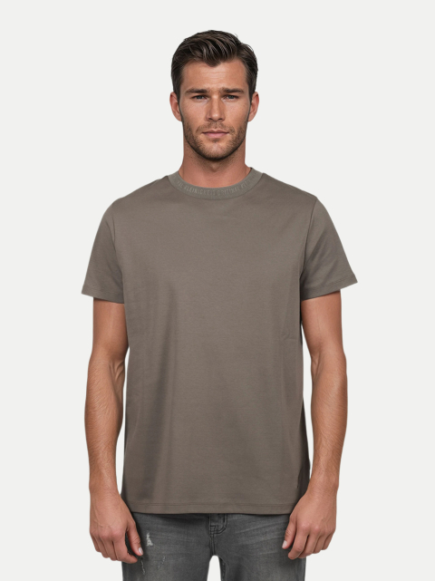 Kleinigkeit T-Shirt Unterragend bei Robert Ley