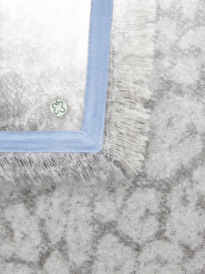 Codello Jacquard-Dreieckstuch mit Leo-Muster bei Robert Ley