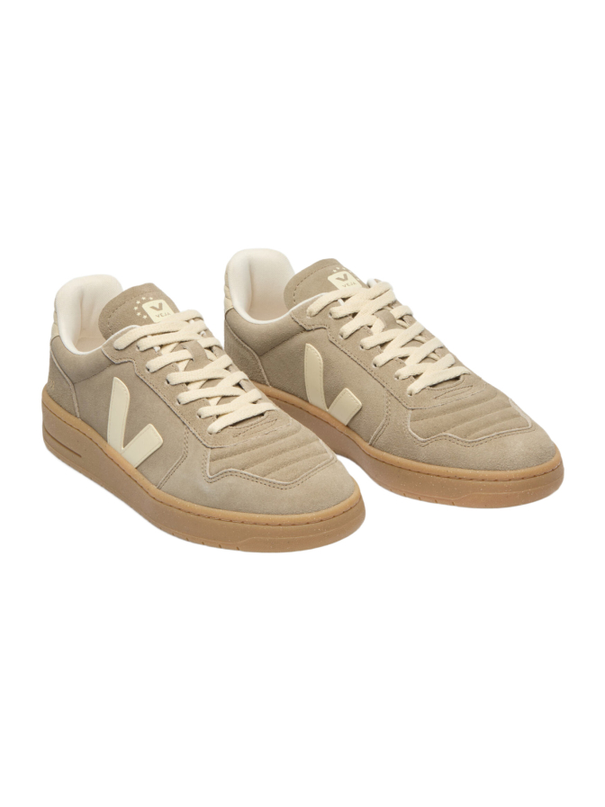 Veja Sneaker V-82 bei Robert Ley