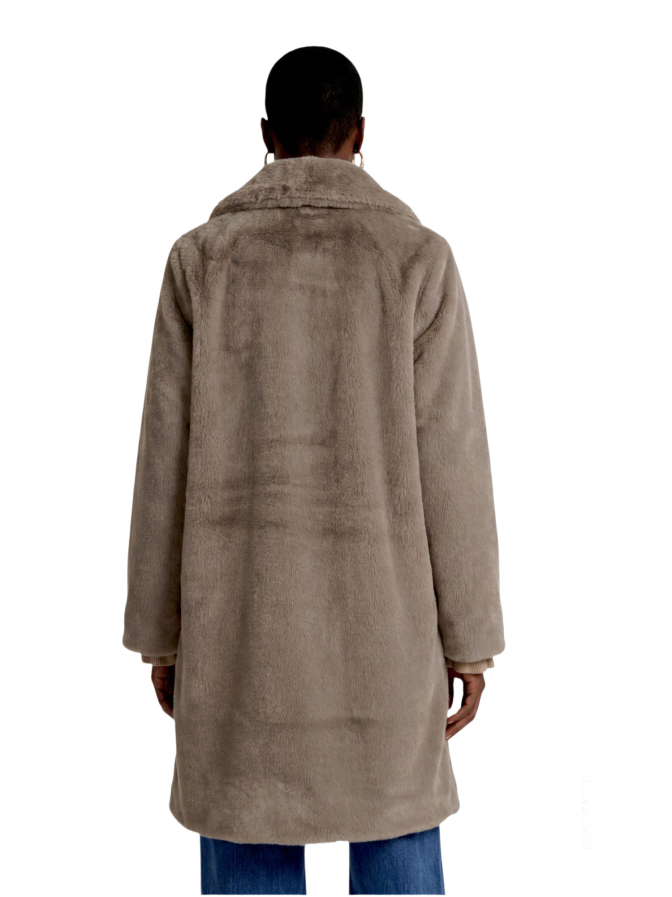 Zero Teddy Mantel bei Robert Ley