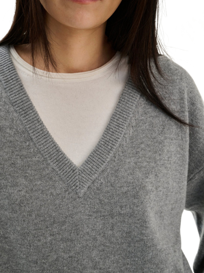 Rhea. Feinstrickpullover V-Ausschnitt SW14.05 bei Robert Ley