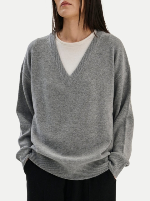 Rhea. Feinstrickpullover V-Ausschnitt SW14.05 bei Robert Ley